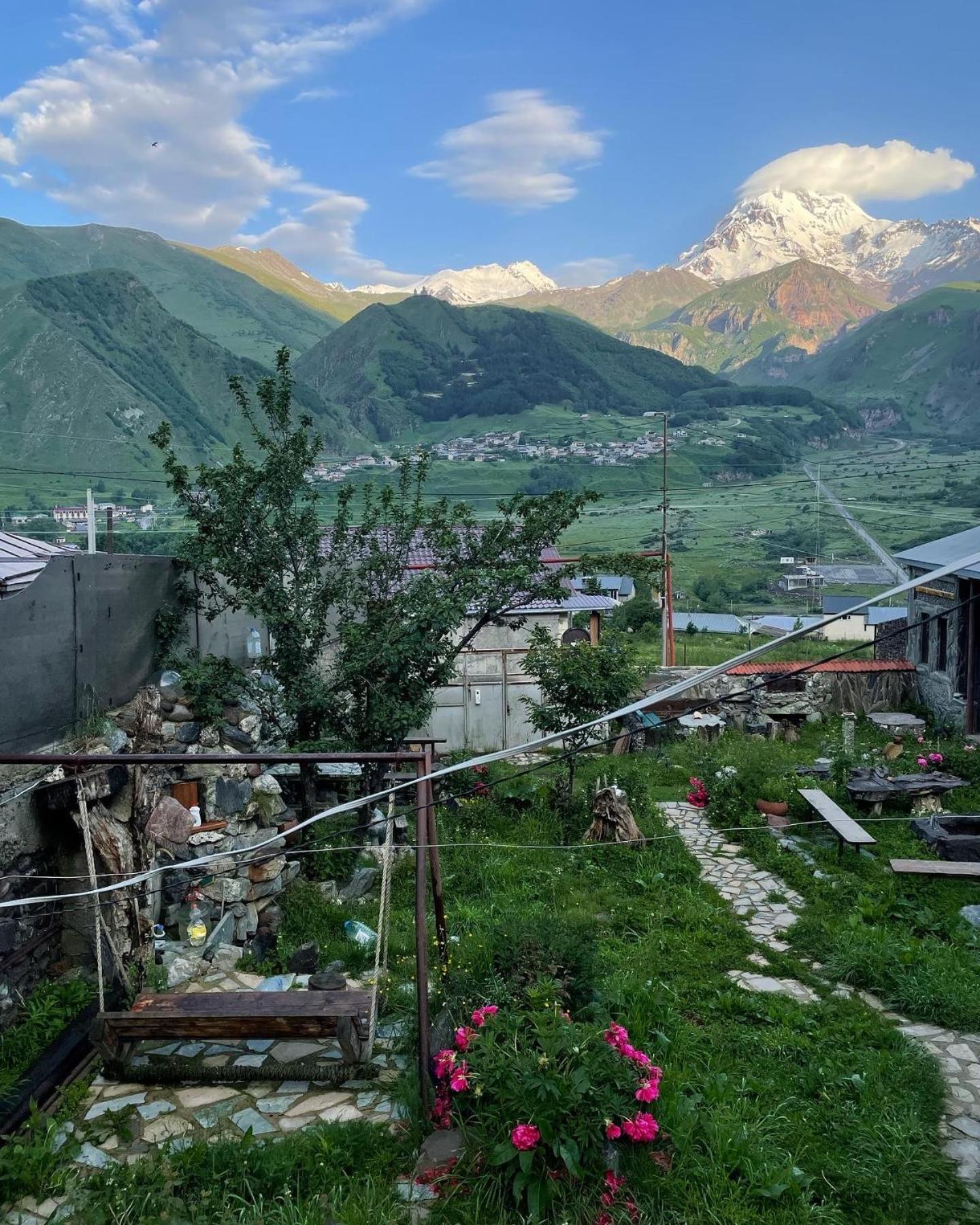 Qusha Guesthouse Meeting In The Mountains And Views Stepancminda Exteriér fotografie