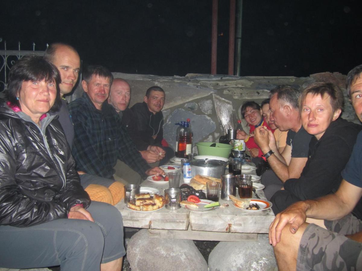 Qusha Guesthouse Meeting In The Mountains And Views Stepancminda Exteriér fotografie